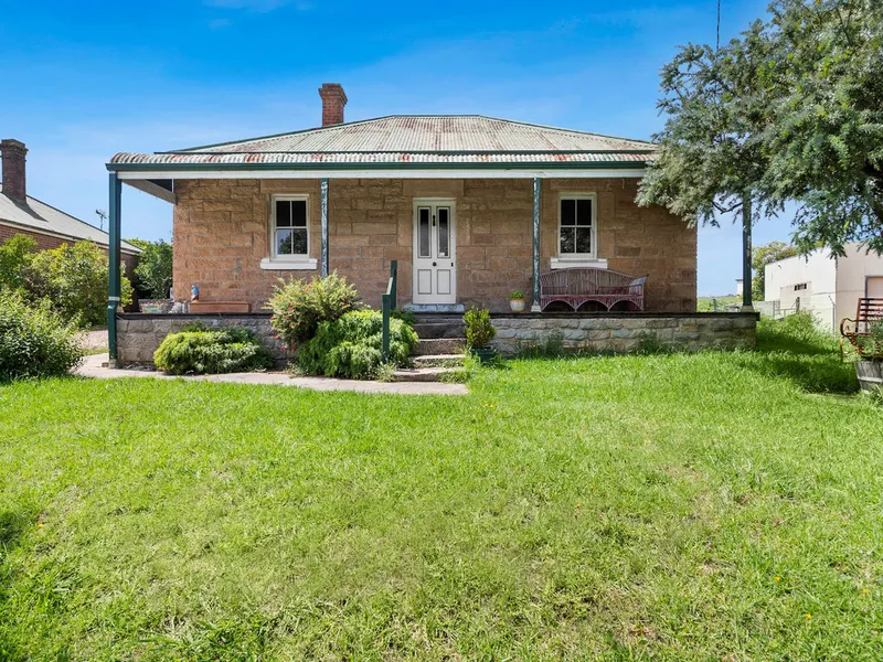 Iconic commercial sandstone building in the centre of Marulan