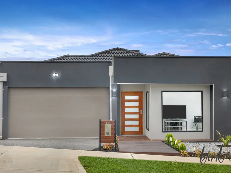 Modern Design With Scenic Location!!