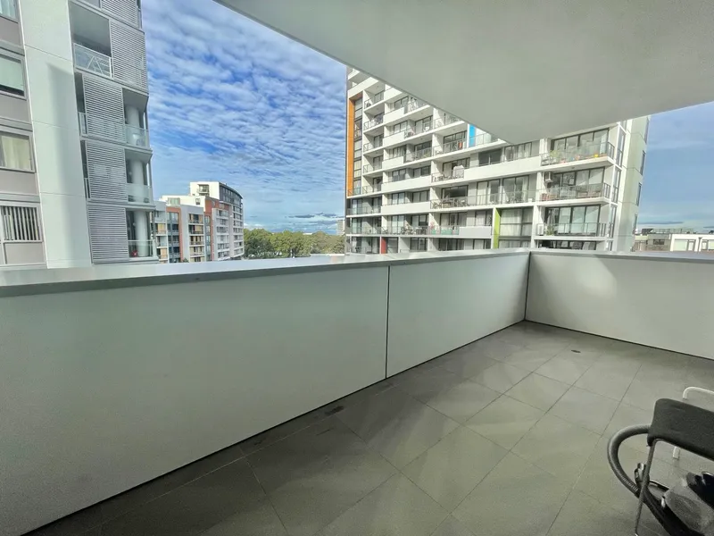 Nearly new 2BD Apt in the HEART of Wolli Creek