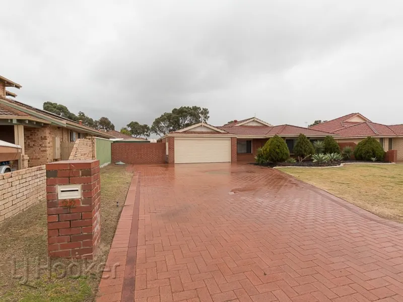 SPACIOUS FAMILY HOME WITH ROOM FOR A BOAT OR CARAVAN!