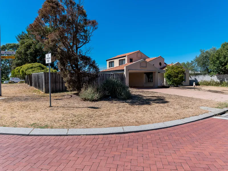 SPACIOUS TWO STOREY WITH ATTACHED SELF CONTAINED STUDIO!!