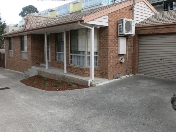 Three Bedroom Unit in the heart of Doncaster!