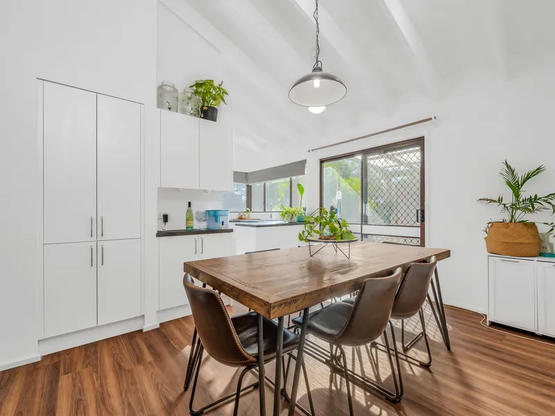 FULLY RENOVATED | 1431 SQ M BLOCK | 3 BEDROOM + OFFICE | 13M DECK