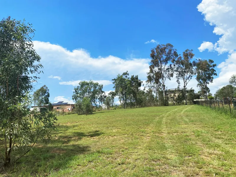 Stunning 3,100m2 Gatton block - Postcard Views !!