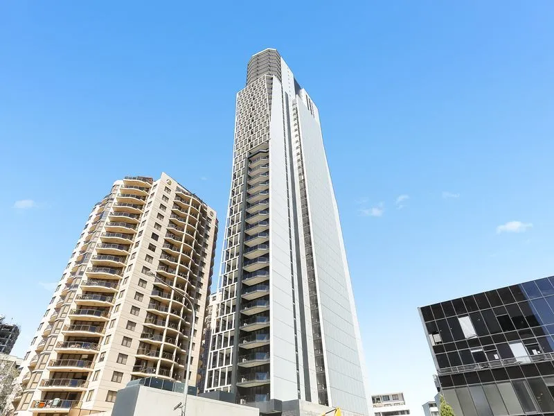 2-BEDROOM APARTMENT SKYRISE IN PERFECT LOCATION