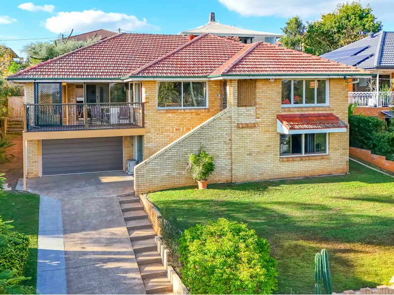 Spacious Family Home with Endless Potential on Clifton Hill