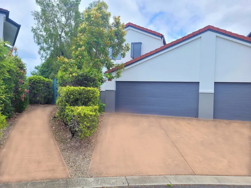 SPACIOUS 3 BEDROOM CORNER DUPLEX WITH DOUBLE GARAGE