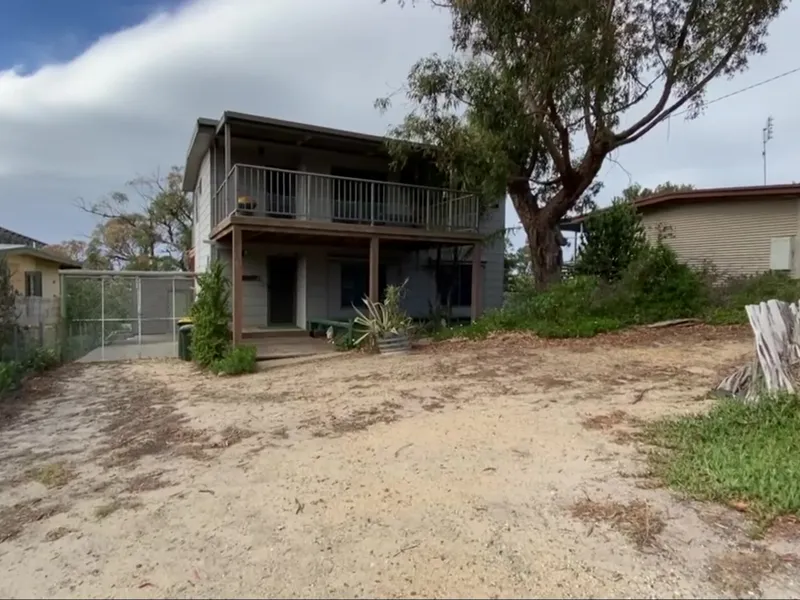 Panoramic views to the South.