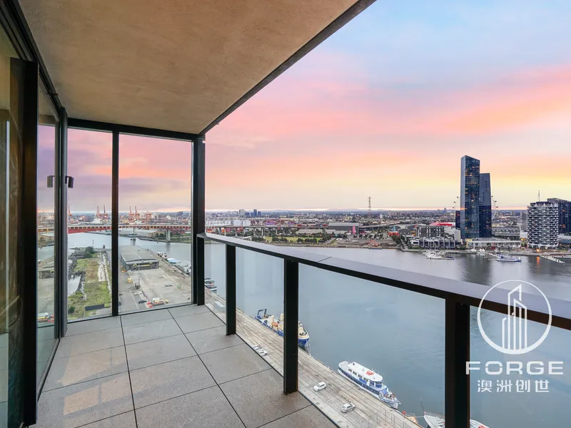 Elevated waterfront view, a spectacular Docklands home.