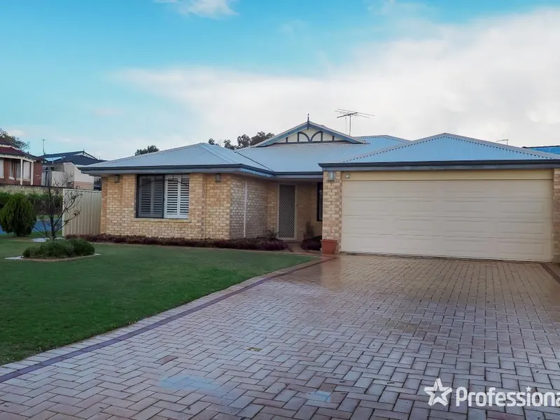 Spacious family home, double garage in KINROSS