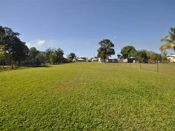 HALF ACRE FLOOD FREE BLOCK - IDEAL HOME OR DEVELOPMENT SITE.