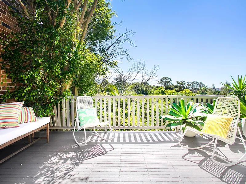 Sunny Oasis with Tree-top Views and Parking