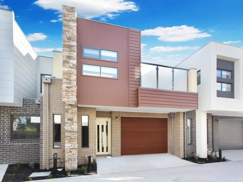 Modern 2 bedrooms Townhouse facing to the north 