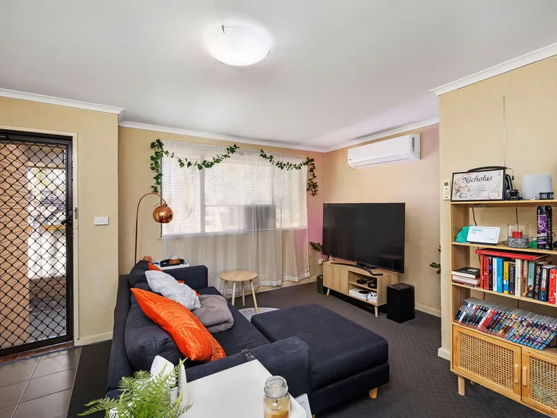 Updated Two Bedroom Unit-Popular West Albury