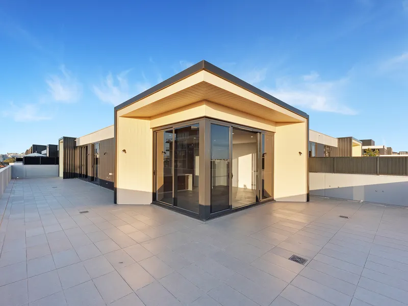 BRAND NEW 3 BEDROOM APARTMENT IN A PRIZED CORNER POSITION WITH EXPANSIVE ENTERTAINING TERRACE & DOUBLE PARKING! MOVE IN TODAY!