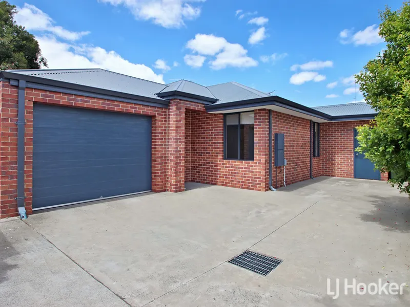Low maintenance, lock and leave 3x2 unit!