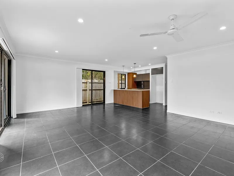 Modern Family Home in Waterford with Generous Sized Bedrooms & Living Areas.