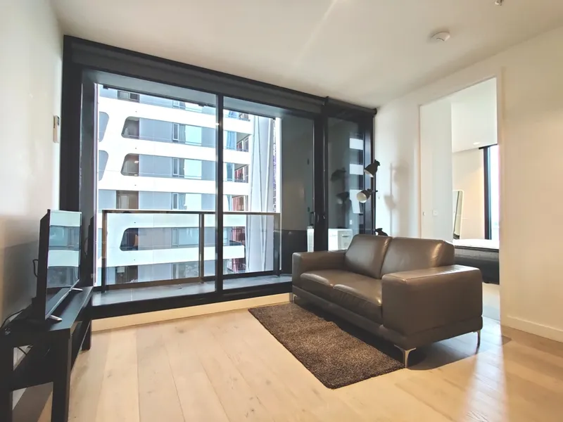 Furnished 1 Bedrooms Apartment Close to Melbourne Central!