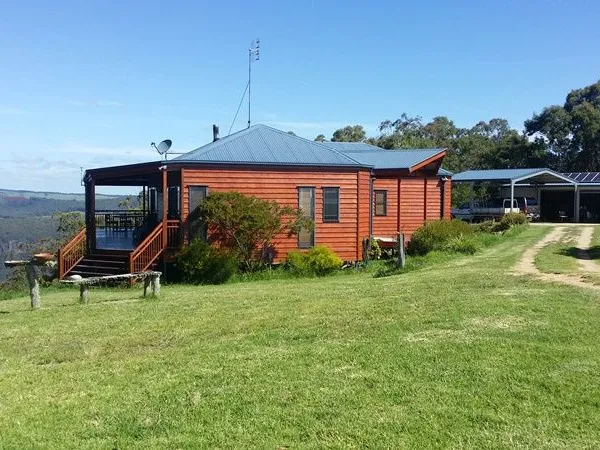 Luxury Timber Home in a Private Country Setting with Picturesque Views