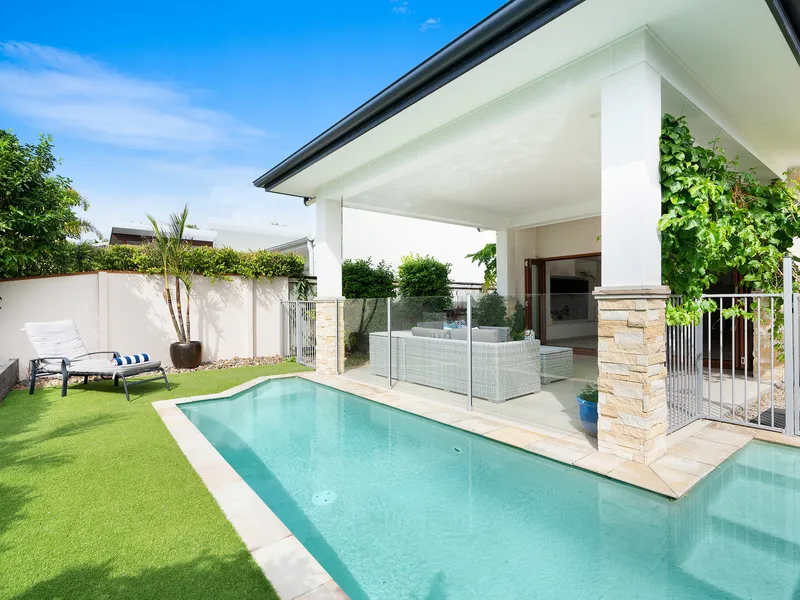 North Facing, Beachside Entertainer!