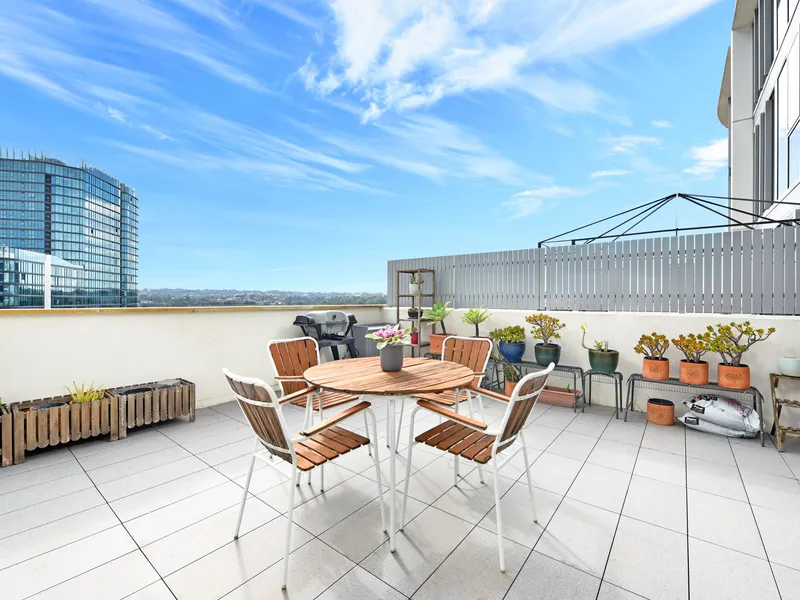 Huge Terrace Built for Entertaining 🎉