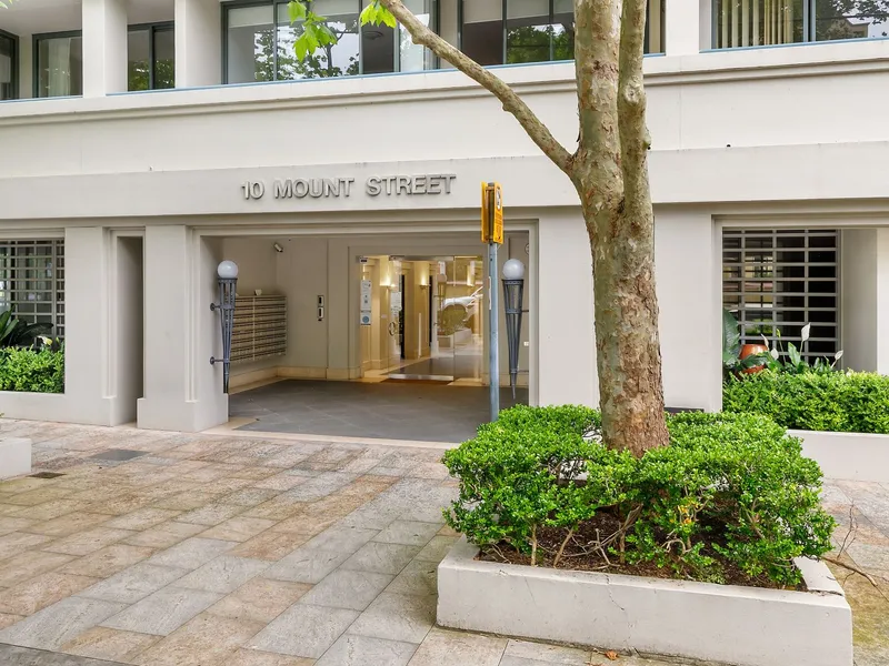 Ultra-Spacious Studio in the Heart of North Sydney ** Available 23/08/24 **