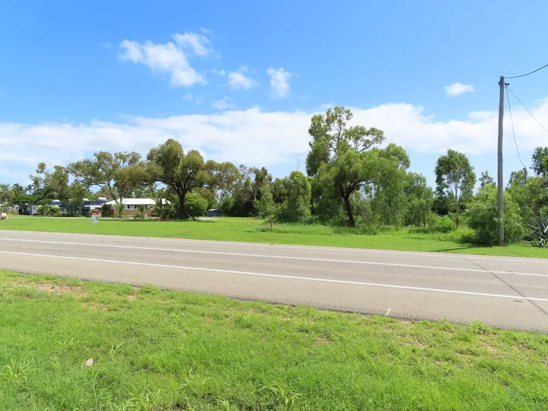 4.4 ACRES RURAL EDGE OF TOWN