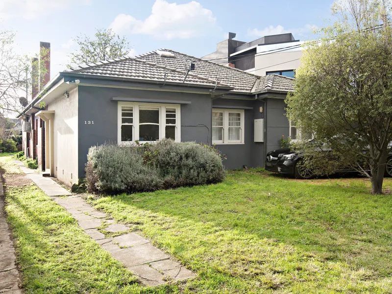 COSY RETRO HOME IN CONVENIENT LOCATION