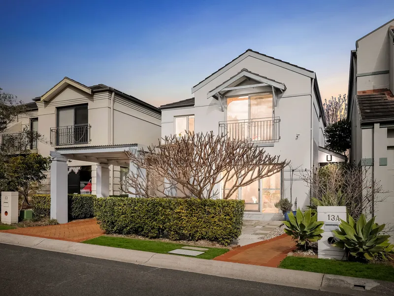 Peaceful Family Living Overlooking Village Green Park