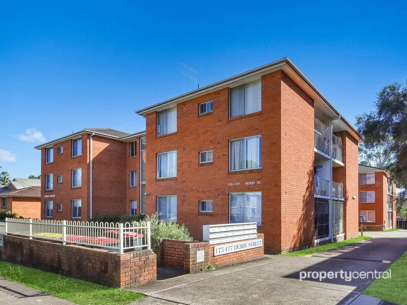 MUST SEE TIDY TWO BEDROOM UNIT!