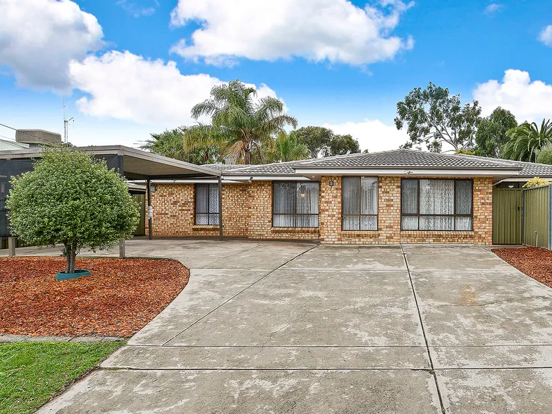 SPACIOUS FAMILY HOME IN THE PERFECT LOCATION