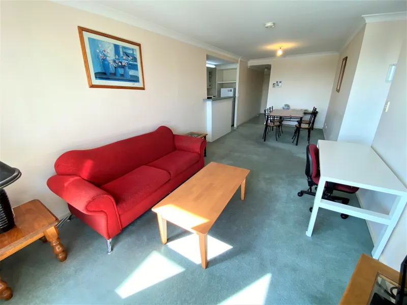 SPACIOUS FURNISHED APARTMENT CLOSE TO UNIVERSITY, SHOPS & CAFES!