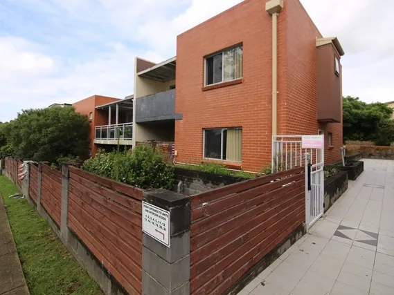 Spacious Apartment In Great Location! 