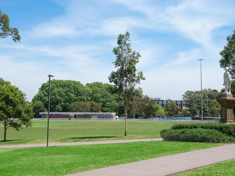 RENT FREE OFFER* : Apartment in Camperdown
