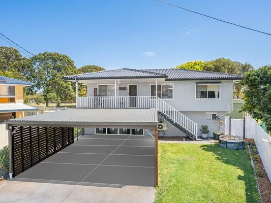 Stunning Family Home, Walk To The Water!