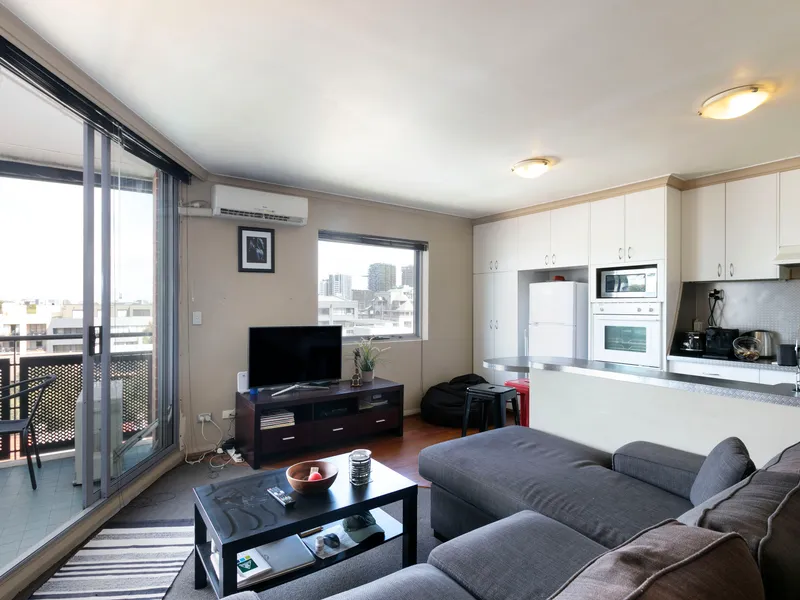 Modern apartment w/ big district views