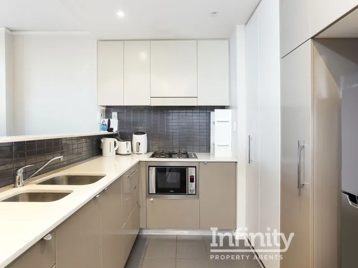 HUGE ONE BEDROOM + STUDY IN MAROUBRA JUNCTION