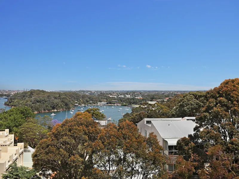 TOP FLOOR ONE BEDROOM APARTMENT