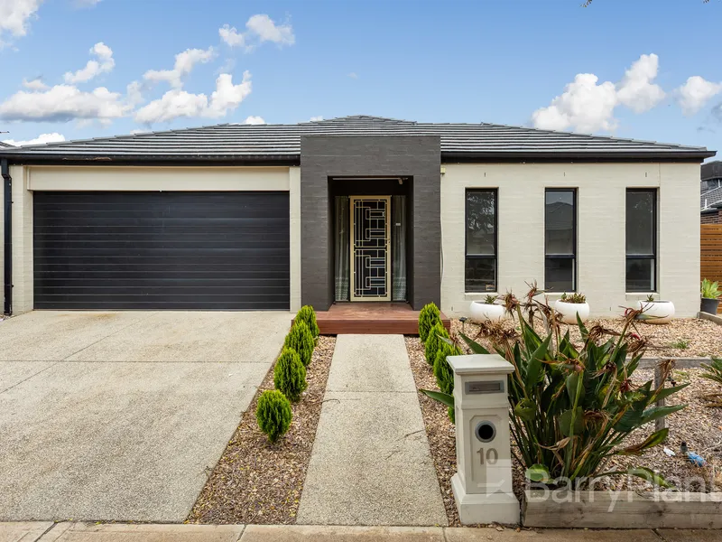 Spacious Family Living – Zoned to Alamanda K-9