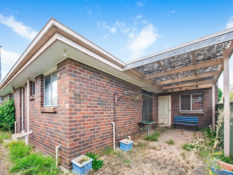 Tidy unit just minutes away from Ballarat CBD.