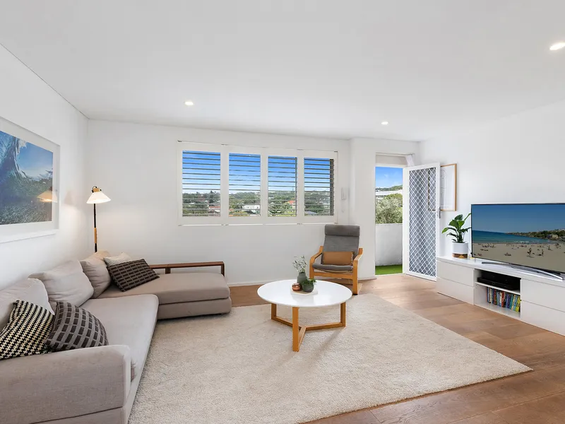 Footsteps to the tranquil swimming waters of Clovelly Beach