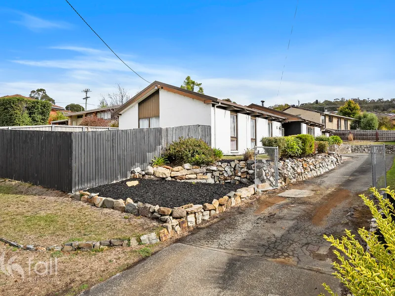 Nestled in close proximity to the picturesque Kingston Beach