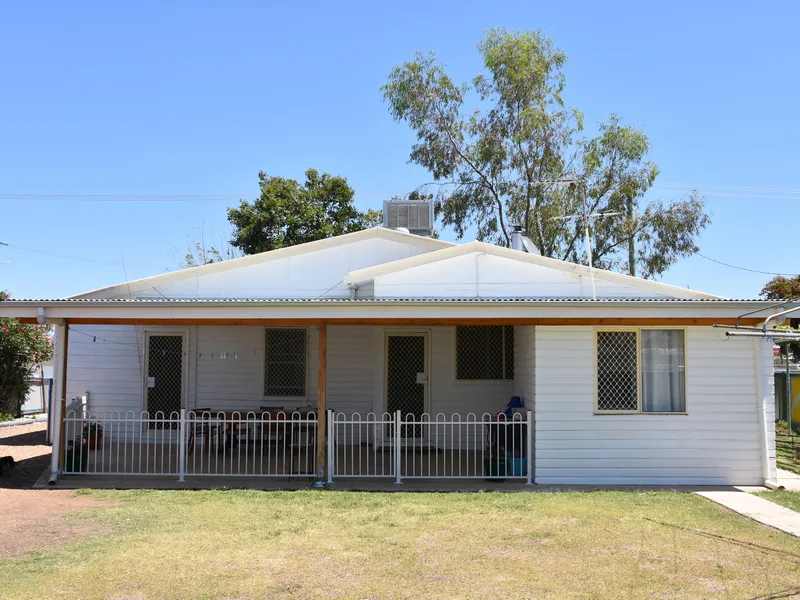 4 BEDROOMS AND 2 KITCHENS NEAR THE AQUATIC CENTRE