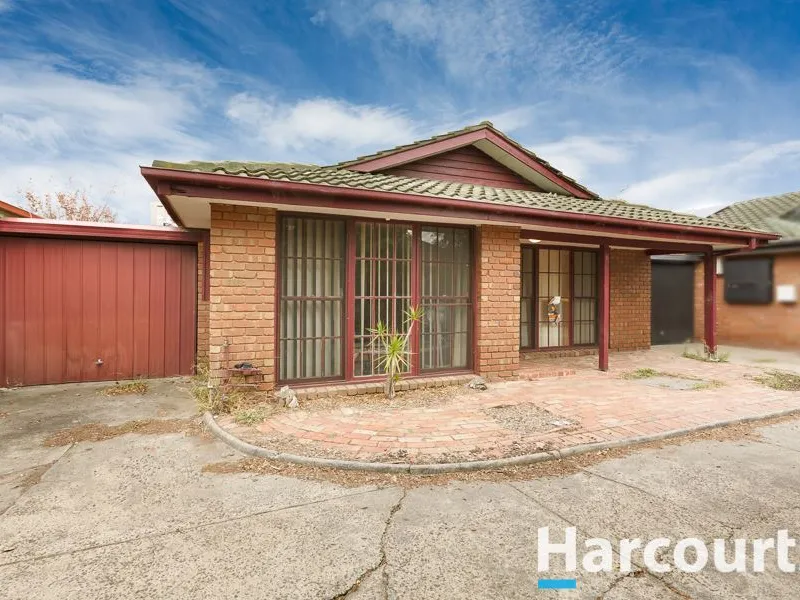 Easy-Care Brilliance in Blue-Chip Location