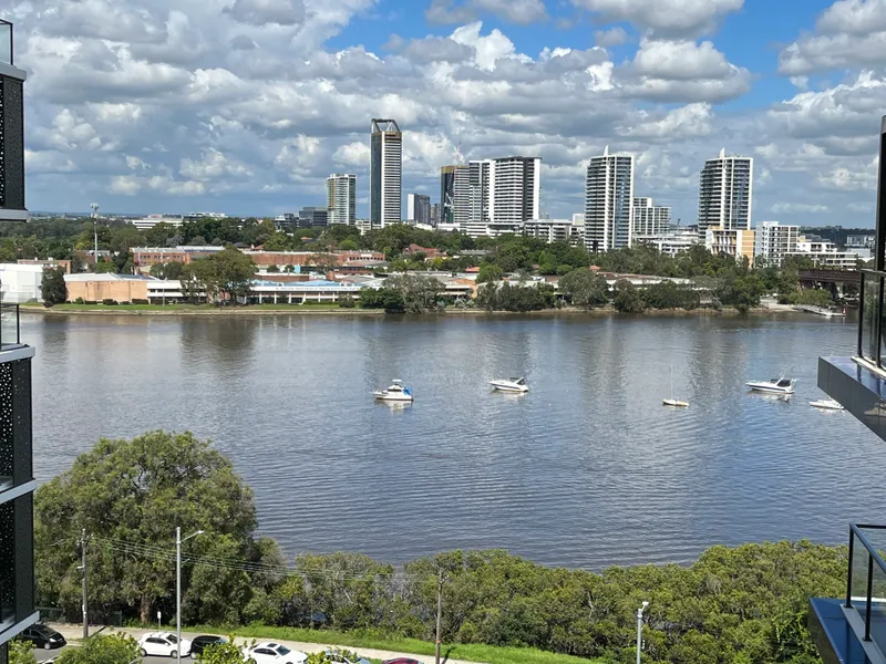 Quiet Permanent Water View 2 Bedroom Apartment with High Ceiling