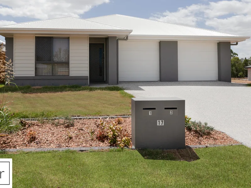 Stylish Three Bedroom Duplex in Rosewood!