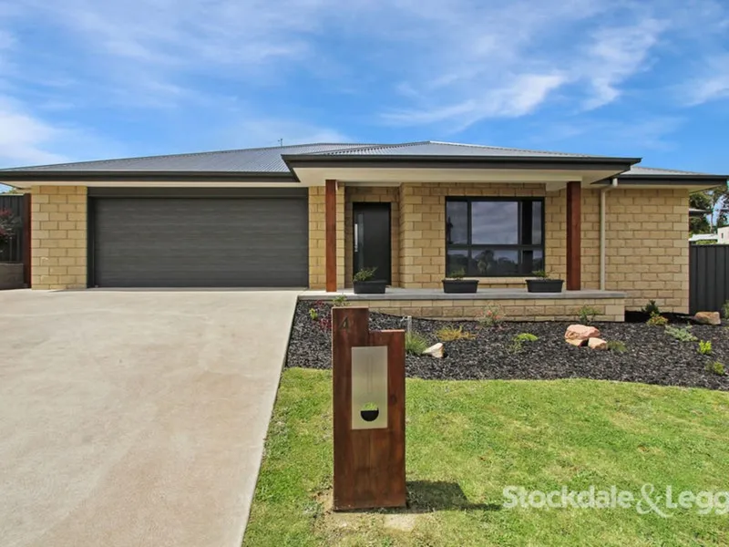 IMMACULATE HOME READY FOR YOU