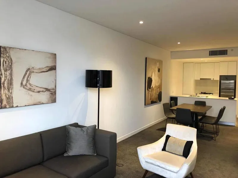 Convenient 2 Bedrooms Fully Furnished Apartment At the Heart Of Chatswood (Month to Month lease available)
