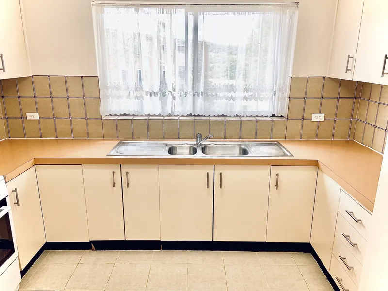 Sunny two bedroom apartment in central Belconnen