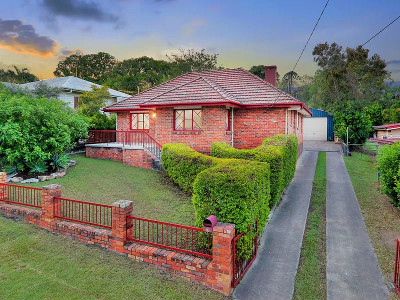 COLOSSAL CHARM ATOP DENMARK HILL